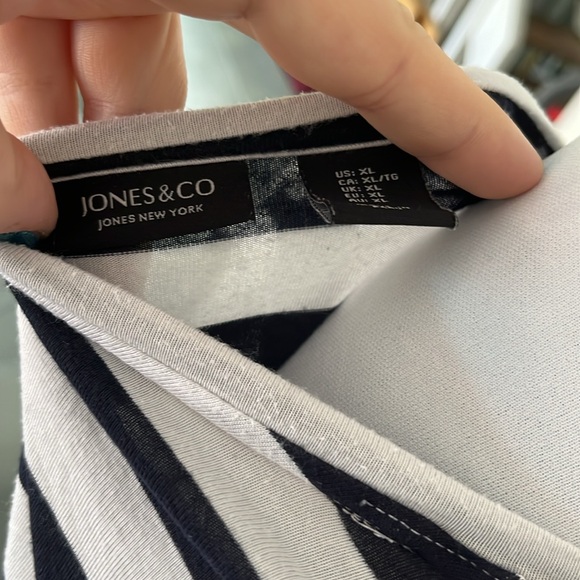 Jones New York white and blue striped tank top - Picture 4 of 4